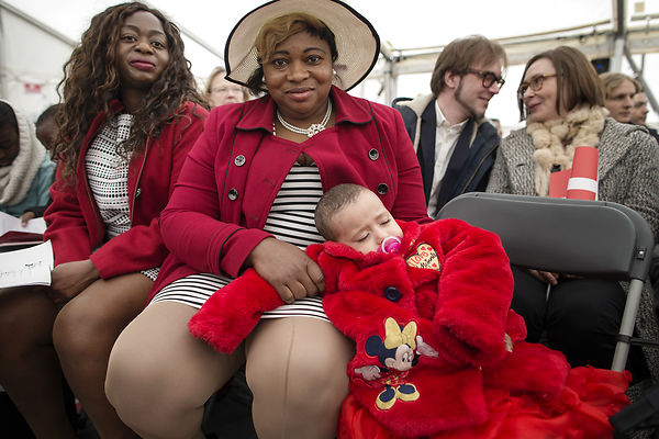 Hvert år i april fejrer Folketinget nye danske statsborgere med et på besøg på Christiansborg. Alle nye borgere, der har fået dansk statsborgerskab i løbet af 2015, får en invitation til statsborgerskabsdagen, som finder sted søndag den 17. april 2016.